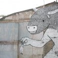 “L’artiste Blu signe une nouvelle vidéo mettant en scène son univers graphique et surréaliste.
Blu travaille une forme d’art urbain particulier : ses peintures prennent vie dans la ville et jouent avec elle. Au délà de la poésie de son graphisme et des animations, c’est le naturel avec lequel ses éléments prennent vie qui surprend. En [...]