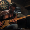 Laurent c’est le bassiste de Headcases et Gatechien.
En 10 ans c’est des centaines de concerts dans le monde entier, des couvertures de magazines, une dizaine d’albums et une vraie reconnaissance dans ce fameux monde parallèle de l’Underground.
Laurent est intermittent et il fait une tournée pour se faire quelques cachets avec son projet solo, La Parade. [...]