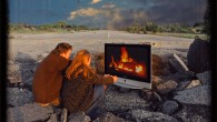 &nbsp;
Comment raconter comment est le monde à son enfant qui va naître?
Que dire, par quoi commencer?
Comment faire?
Un ﬁlm peut-être. Parce que faire un ﬁlm ça consiste peut-être à « prendre  des images et des sons du monde pour raconter une histoire ».
Une histoire singulière qui balaie pourtant les civilisations, le cycle de la vie.
La petite ﬁlle du [...]