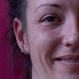 Petite, elle rêvait d’être fermière ou bonne soeur.
Elle sera étudiante fuyant le travail, extraterrestre de salle des profs, philosophe qui enseigne àse perdre, locataire expulsée, squatteuse de bâtiments vides. 
Elle fait quoi dans la vie ? Elle vit. 
Les petites filles sages vont au ciel, les autres vont où elles veulent.
Réalisation Mathieu Kiefer, Lisa Chabbert – production Ciné 2000 – 22 [...]