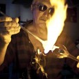 Aujourd’hui, Bagneaux-sur-Loing est une ville mourante. Ses immenses verreries ont presque toutes fermées, entrainant avec elles la disparition des souffleurs de verre et de leurs précieux savoir-faire. Pourtant, avant l’arrivé de l’industrie sur le territoire, cette petite bourgade proche de la forêt de Fontainebleau a abrité pendant 250 ans une verrerie artisanale où plusieurs générations [...]