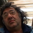 Premier long métrage en DV 16/9 de Gérald sur son père Paulo Anarkao. L’ayant très peu connu, il décide de le filmer en caméra subjective dans son quotidien durant une petite dizaine de jours… Paulo Anarko a pas mal bourlingué, il est passé de balochard à vedette de théâtre de rue pour diverses compagnies comme [...]