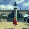 En 2004, un mystérieux groupe subtilise la main d’une statue en l’honneur du Roi Leopold II. Ceci est un acte d’activisme politique qui, dans la plus pure tradition belge, entraînera un enchaînement d’événements surréalistes. Une petite fille essaie d’en reconstruire le déroulement…


Sikitiko La Main Du Roi [Français] from DOCWERKERS on Vimeo.
Sikitiko, la main du roi
