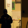 Un docu-fiction réalisé avec des jeunes « mineurs isolés étrangers », à Angoulême.
En attendant, peut-être, la reconnaissance de leurs minorités par un juge pour enfant…
Ici, la fiction croise le documentaire, grâce à une histoire inventée et jouée par les jeunes. En parallèle, on les accompagne dans des moments de leur quotidien, souvent au sein de lieux d’hébergement [...]