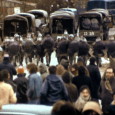 Fin des années 1970 après Jésus-Christ. Toute la Gaule est mise au pas de la suprématie de l’énergie nucléaire et de son monde. Toute? Non! Car un village peuplé d’irréductibles bretons.nes résiste encore et toujours à l’envahisseur et son projet de centrale. Et la vie n’est pas facile pour les garnisons de gardes mobiles des [...]