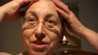En 2003, ma mère, Nicole Alix, apprend qu’elle est atteinte d’un cancer du sein. Ensemble, nous décidons d’en faire un film.
Carmen ALIX – 42 min – 2011

