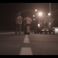 Vision d’un travail âpre et régulier, Michael et Nicolas peignent le marquage au sol des routes, la nuit.
Sarah Munro – 8min – 2015
Voir le film :
https://vimeo.com/205319572

