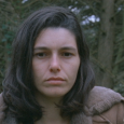 Durant une promenade en forêt, une photographe tente de photographier son frère. Ce dernier s’y oppose mais sa soeur n’est pas prête à abandonner.
Margaux Chataux – ENSAV – 4min – 2018

