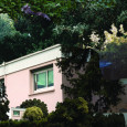 Dans la banlieue pavillonnaire de Toulouse, un groupe de transpédégouines et migrantes occupent une villa rose. Elles retrouvent les traces des anciens occupants et tentent de cohabiter avec l’histoire d’un crime… »
Clem Hue / le GREC / 21mn / 2019

