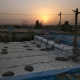 Maxmur : au beau milieu du désert, faisant face à Daesh et à tant d’autres ennemis, armes à la main, 12 000 hommes, femmes et enfants venus de villages et de régions différentes ont développé un système d’auto-organisation partant du bas.
De par le monde douze millions de personnes vivent aujourd’hui dans des camps de réfugiés, [...]