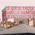 
Marseille,
une Ville d’Europe comme bien d’autres. 
La Plaine, un quartier
bouillonnant, une grande place, un marché historique et populaire.

Une bataille tumultueuse entre d’un côté les services
d’urbanisme de la mairie, déterminés à mener un important
programme de « requalification » du quartier. De l’autre, une
partie des habitant·e·s, qui refusent cette opération de
gentrification, et réclament d’être associé·e·s aux décisions.
Cette histoire épique [...]