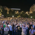 
« One, Two, Three, Viva l’Algérie », c’est le fil rouge de notre film. Mais c’est d’abord un slogan, un lien qui agit dans l’espace et le temps : quelques mots scandés, indissociables de l’histoire du foot algérien et donc de la relation entre la France et l’Algérie. Ces encouragements nés avec l’équipe du FLN [...]