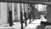
En 2019, le quartier de Noailles, à Marseille, voit deux immeubles s’écrouler sur leurs habitants et un hôtel de luxe ouvrir. Dans le voisinage immédiat de la place des Capucins, sur laquelle se tient un des marchés les moins chers de la ville, des habitant.e.s, des commerçant.e.s, des vendeurs à la sauvette, un aménageur, la [...]
