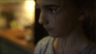 
Dans un dialogue à travers plusieurs étages, une fille aborde avec son père, un historien et un inconnu, des événements qu’elle n’a pas vécus et que pourtant elle semble avoir traversés.



Lucie Dèche / L’Argent / 55’ / 2023




