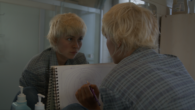 
« gribouillemoi » c’est l’histoire de Jim, dont les lignes de sa perception d’iel-même s’entremêlent entre elles. Iel est confronté.e à la volonté des autres de l’aider mais a le désir profond de s’aider seul.e. Son amie est un soutient, de près ou de loin, dans sa quête du dé-brouillage.



marie cointin / 18’ / 2023




