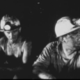 
Puits Simon 3 – Forbach.   Les tambours raisonnent au fond de la mine, le bal a lieu demain. Nous sommes le 14 du mois.



Noémi Aubry / 6 min / 2025




