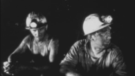 
Puits Simon 3 – Forbach.   Les tambours raisonnent au fond de la mine, le bal a lieu demain. Nous sommes le 14 du mois.



Noémi Aubry / 6 min / 2025




