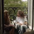 
Lorsque l’homme qu’elles ont toutes les deux aimé dans le passé met fin à ses jours, Juliette et Marie décident de se tendre la main pour affronter ce deuil commun. La mort peut-elle réparer, et pas juste détruire ?



Juliette Annika Didelot & Marie Lou Pamboutzoglou / 2025 / 24min




