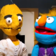 
Jérémy et Gilles sont meilleurs potes vivant en collocation dans un petit appartement. Un soir alors qu’ils rentraient chez eux, ils tombent sur un corps étendu dans le salon. Paniqués, nos deux compères sont pris par le temps car Jérémy a invité deux filles à venir ici pour la soirée. Les voilà coincés face à [...]