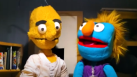 
Jérémy et Gilles sont meilleurs potes vivant en collocation dans un petit appartement. Un soir alors qu’ils rentraient chez eux, ils tombent sur un corps étendu dans le salon. Paniqués, nos deux compères sont pris par le temps car Jérémy a invité deux filles à venir ici pour la soirée. Les voilà coincés face à [...]